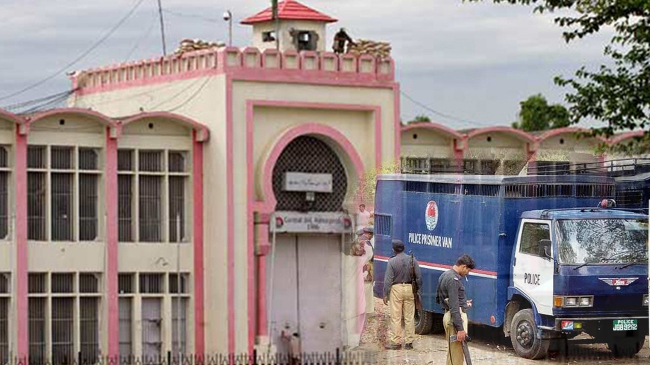 14 prisoners escape from Adiala prison van, four recaptured