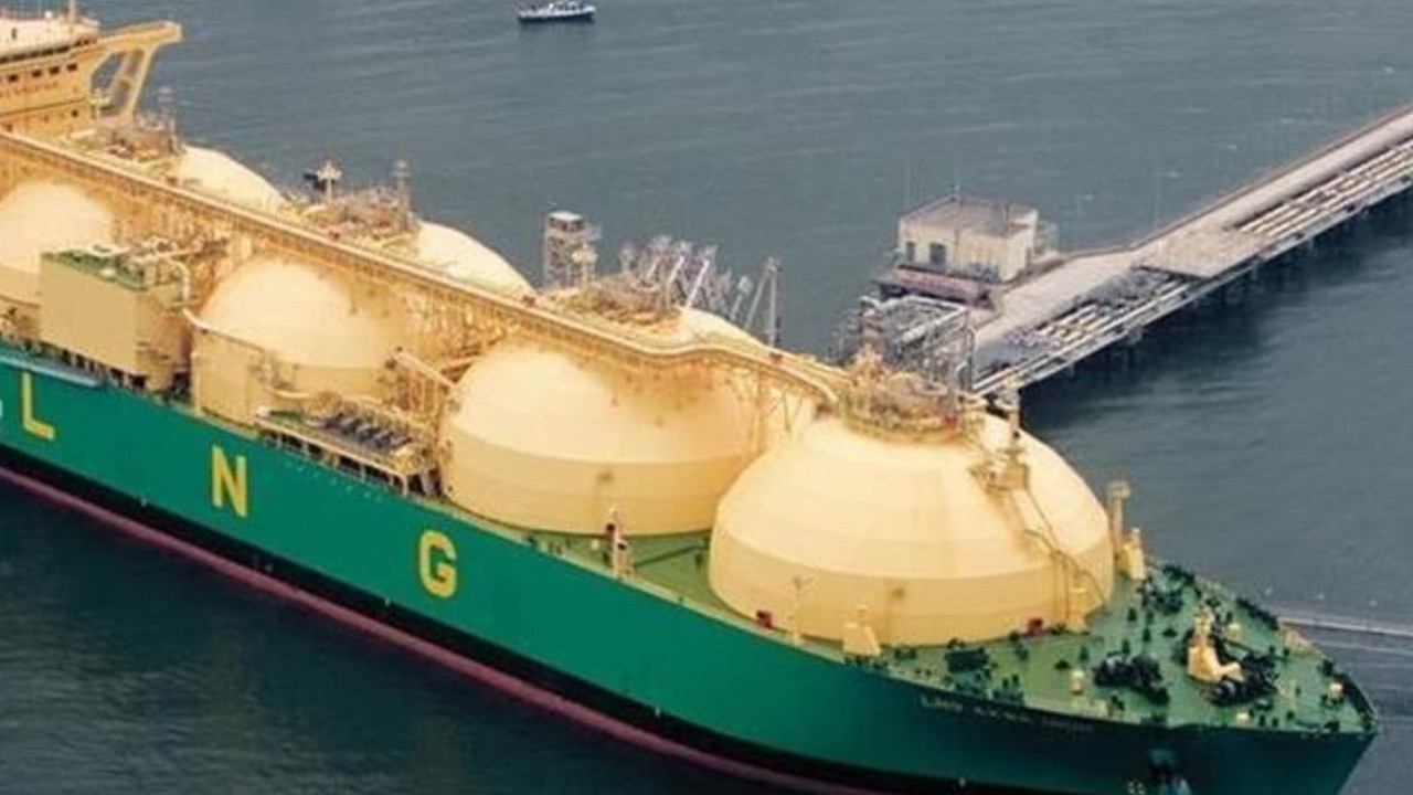 Pakistan launches urgent LNG tender