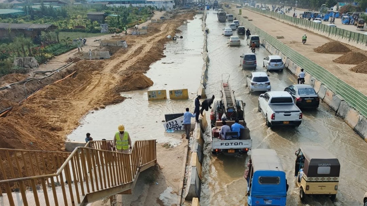 Another pipeline rupture hits University Road