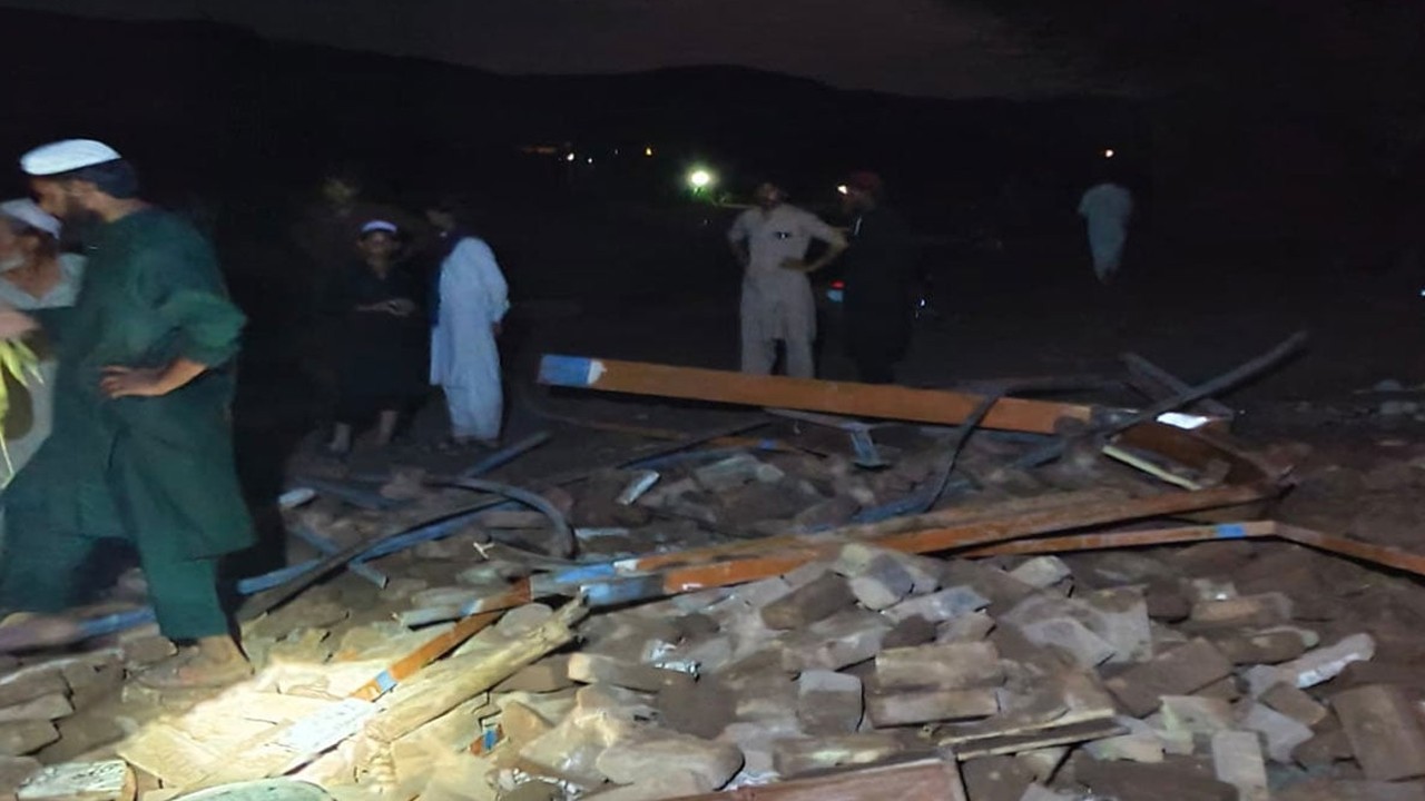 Kohat roof collapse during rainfall kills 11, including women and children