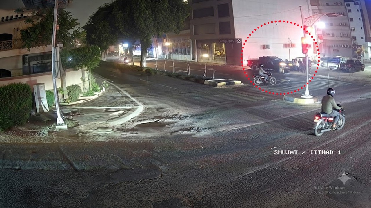 Man dies, son injured as speeding car runs over family sleeping on footpath in Karachi