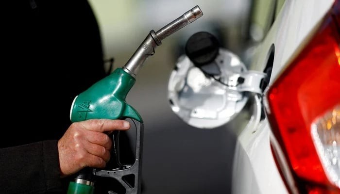 Govt keeps petrol, diesel prices unchanged for next two days