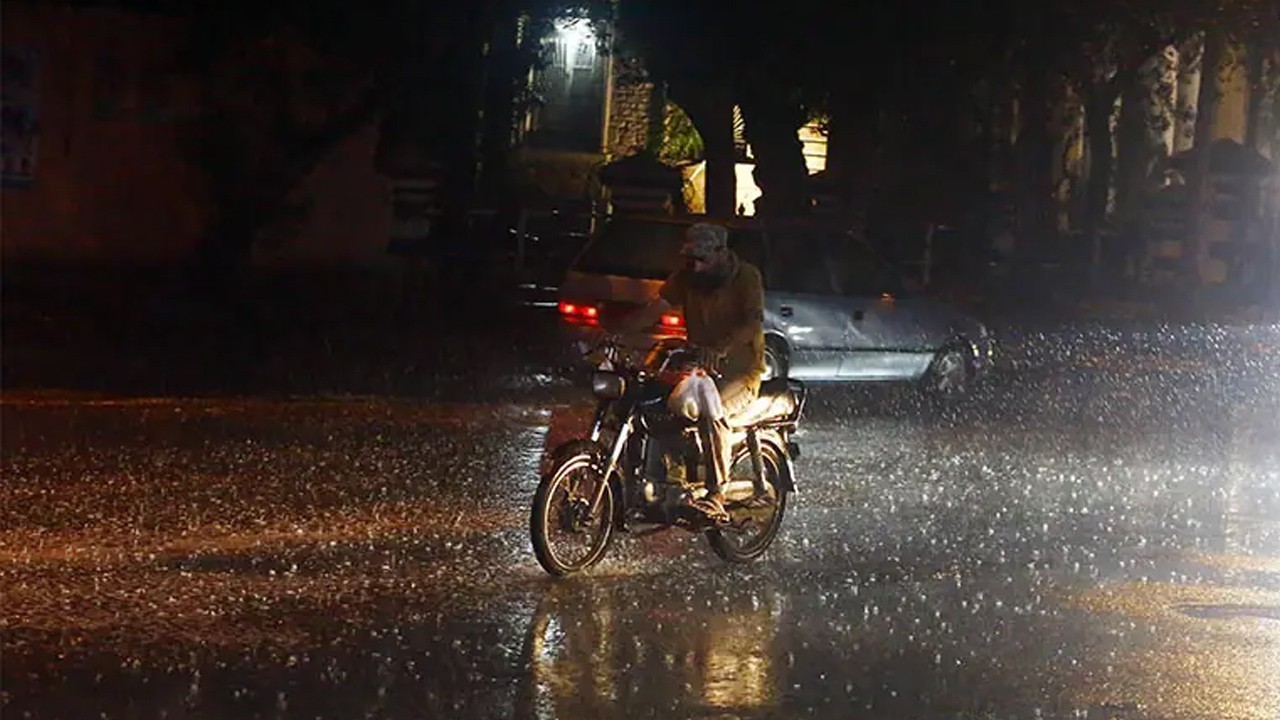 Karachi receives second day of monsoon rain with light to moderate showers
