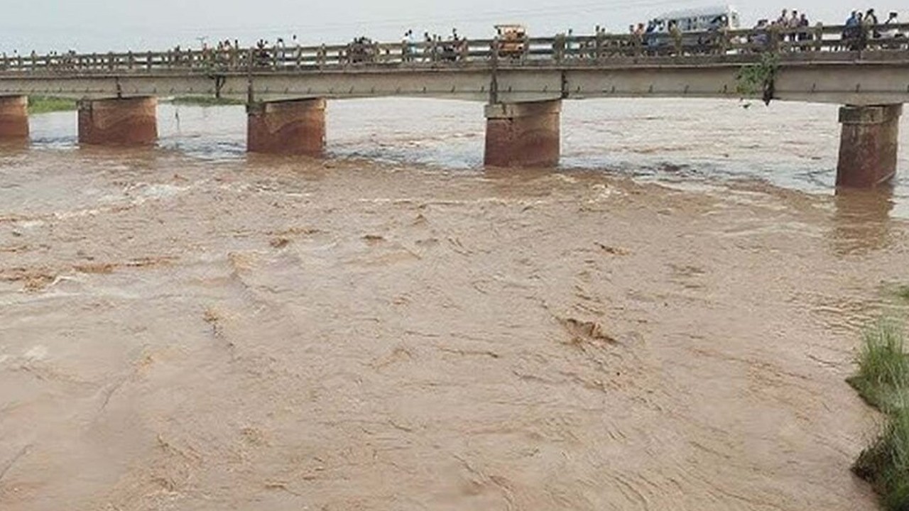 NDMA warns of rising flood risks as Chenab sees medium-level flooding