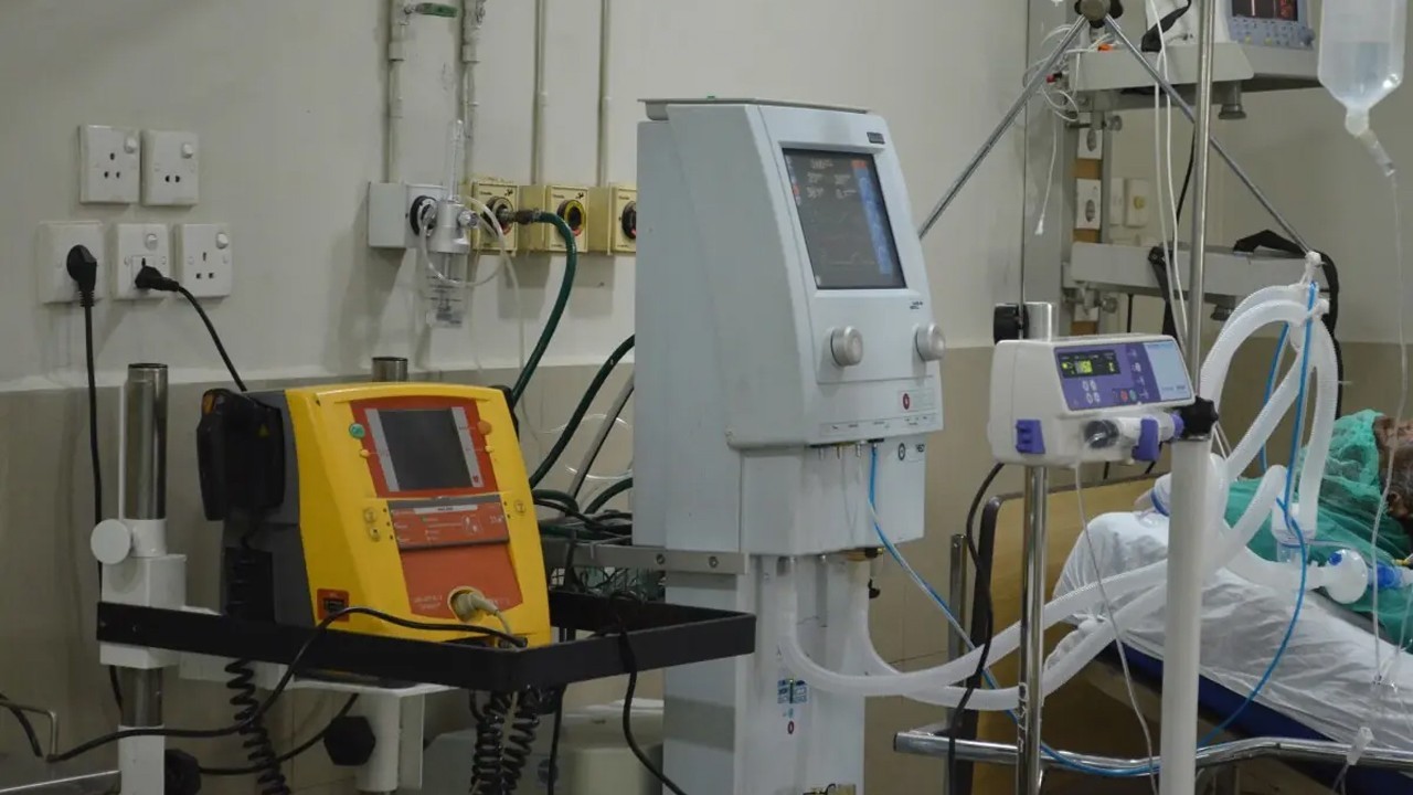 Shortage of ventilators posing risks to saving lives in hospitals across Islamabad