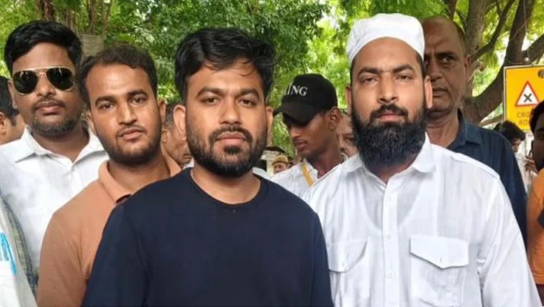 Muslim volunteer and father arrested after assisting protesters in New Delhi