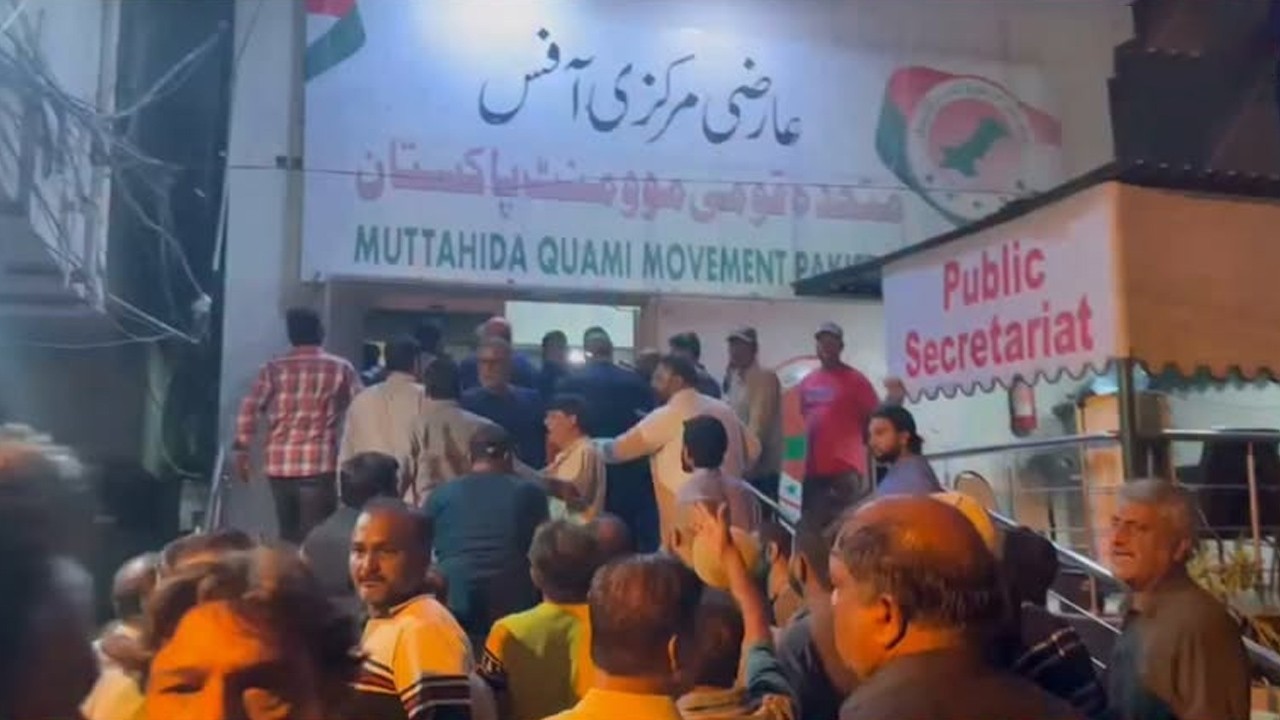Scuffle and chaos mar MQM-P meeting as two groups clash at party's Bahadurabad office