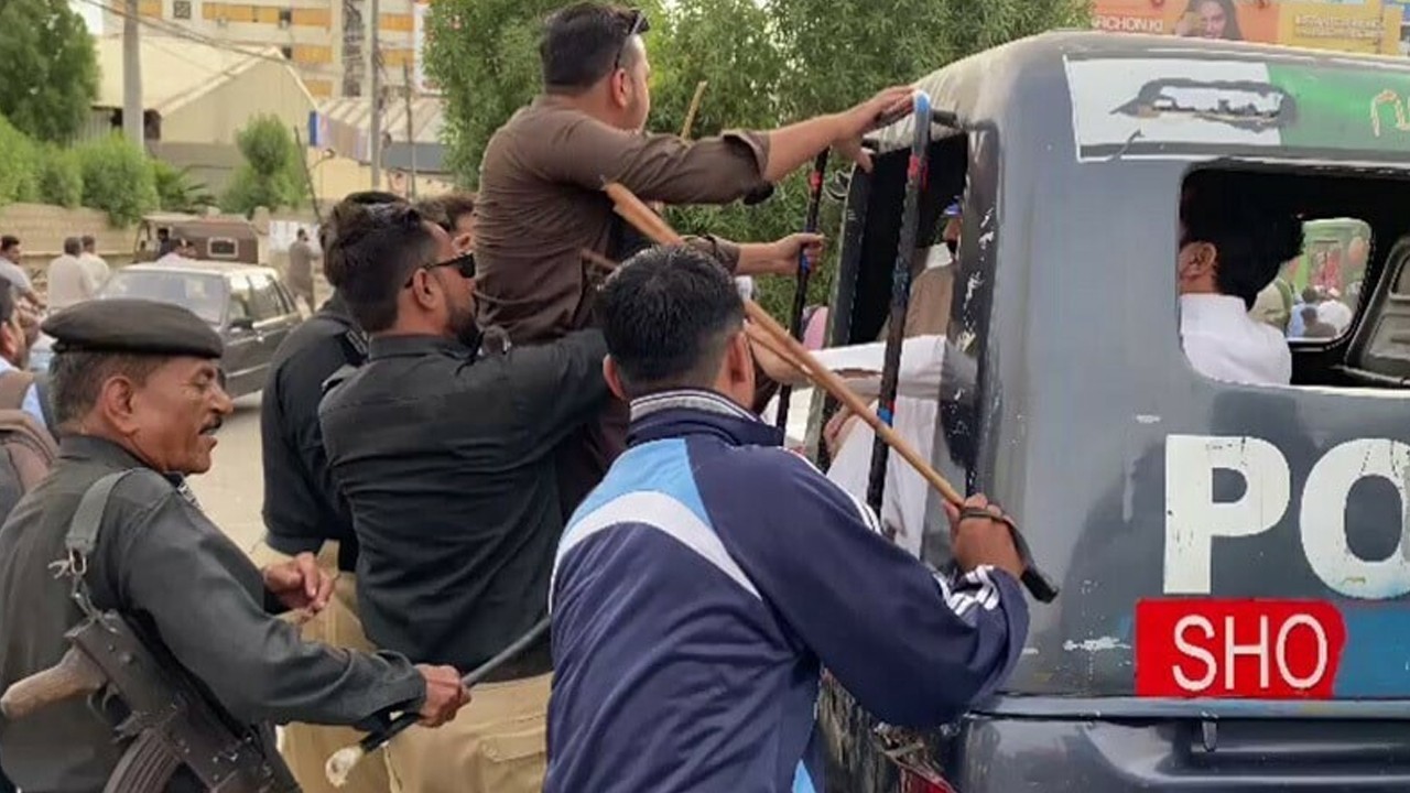 Karachi police arrest PTI workers during protest at Fawara Chowk