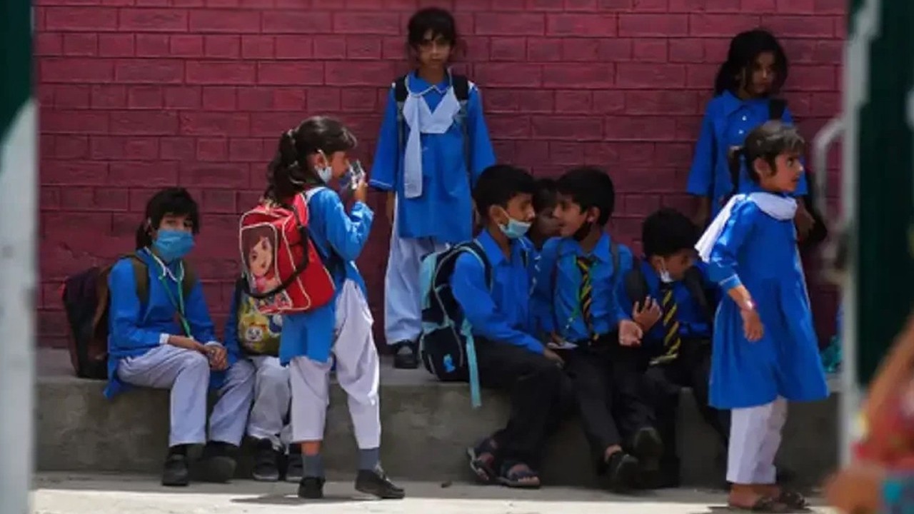 School hours increased by one hour in Karachi