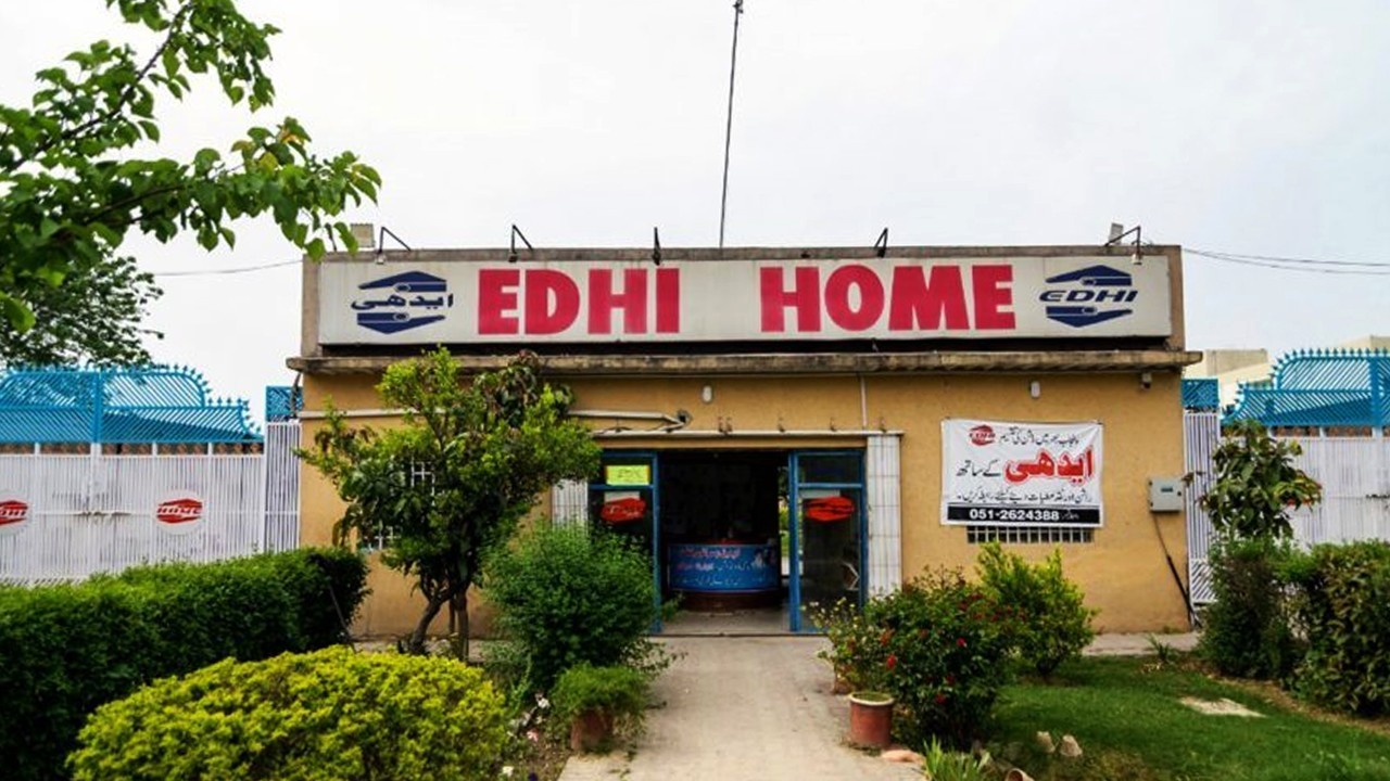 Robbers steal Rs6.5 million from Edhi Centre in Karachi's Sohrab Goth