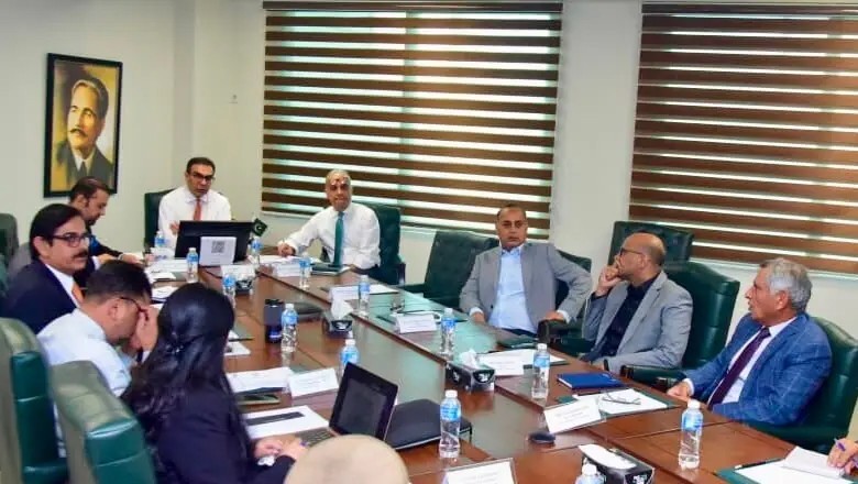 Financial adviser appointed for outsourcing Lahore, Karachi airports