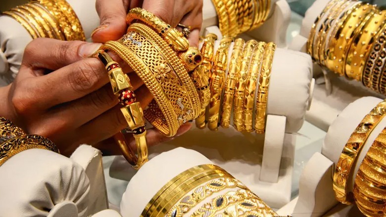 Gold in Pakistan rises Rs2,400 per tola