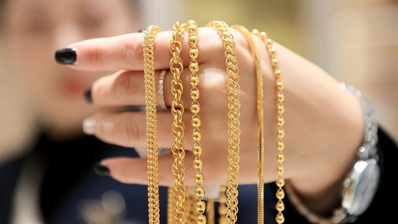 Gold prices rise by Rs2,000 per tola in Pakistan
