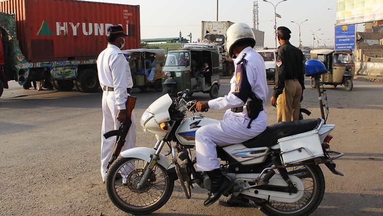 Karachi roads leading to Teen Talwar closed amid protest, traffic diverted