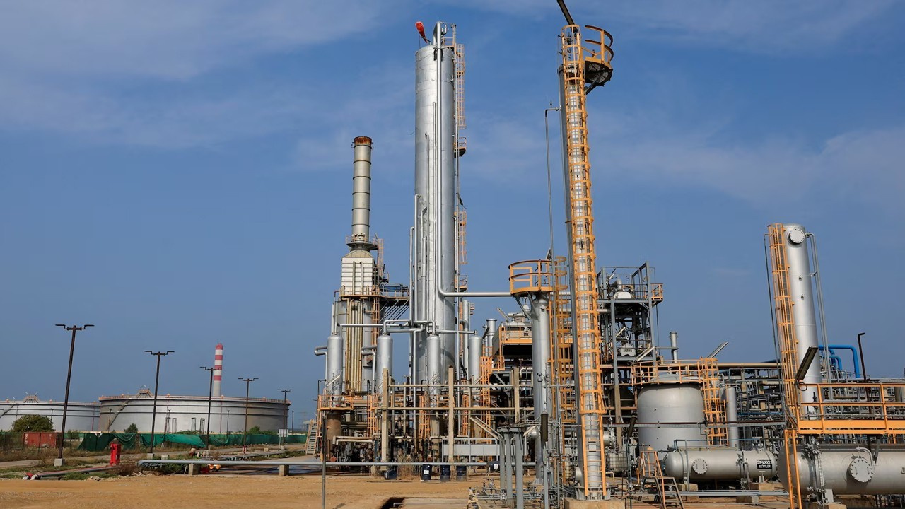 Pakistan refiner Cnergyico seeks more US crude amid energy supply disruptions