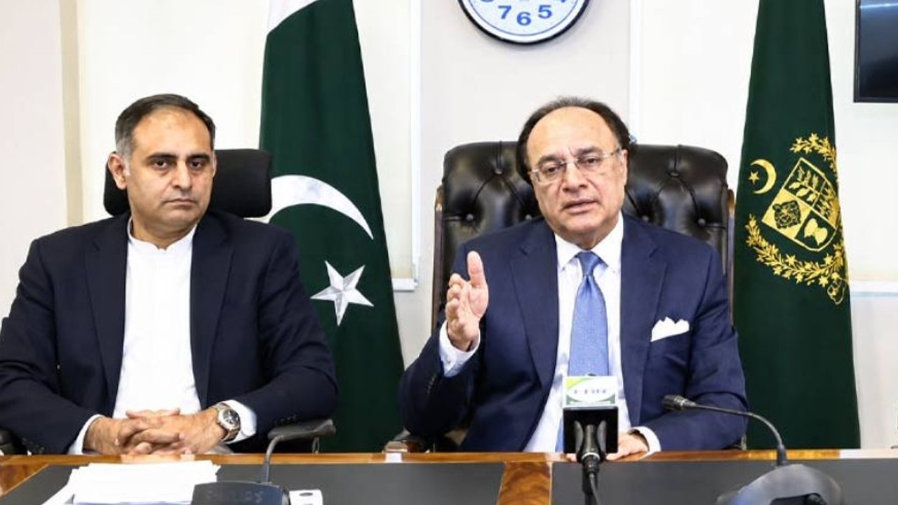 Govt launches mobile app for small traders’ tax scheme