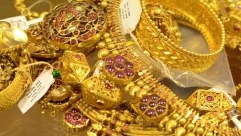 Gold price rises Rs4,200 to Rs487,136 per tola in Pakistan