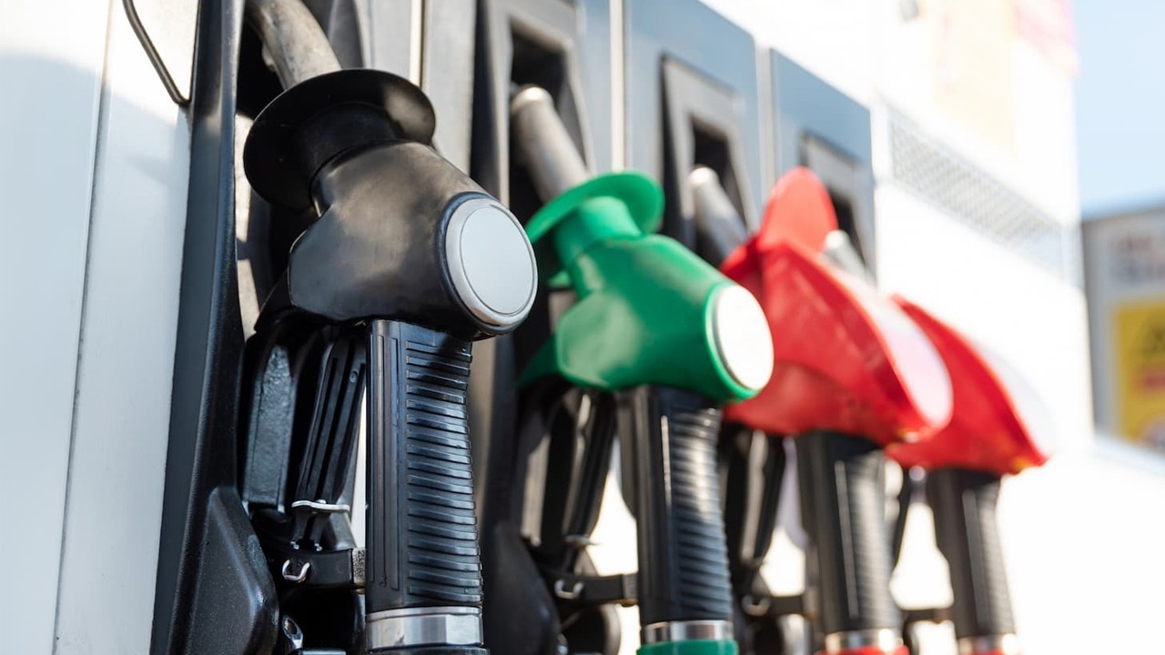 Govt increases petrol price by 77 paisas, decreases HSD by Rs1.03 per litre for Sept 1