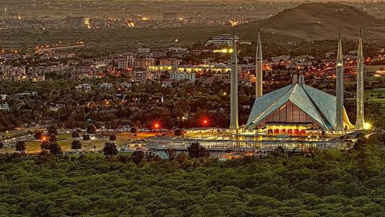What is the proposed new administrative model for Islamabad?
