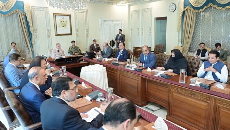 PM Shehbaz directs banks to boost financing for agriculture, SMEs and housing