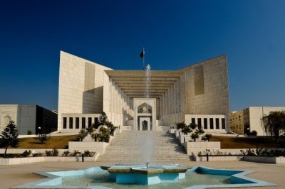 افغان مہاجرین کی بے دخلی پر سپریم کورٹ کا حکومت کو نوٹس، جواب طلب کرلیا