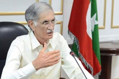 بیرسٹر گوہر کے پاس پی ٹی آئی کی ممبر شپ تک نہیں ہے، پرویز خٹک