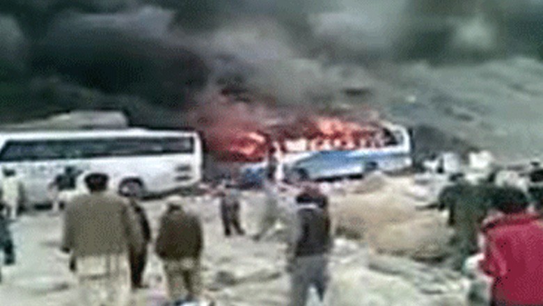 چلاس میں مسافر بس پر فائرنگ، 8 جاں بحق درجنوں زخمی