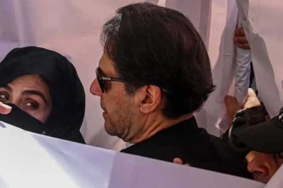 عمران خان اور بشریٰ بی بی کو نکاح سے پہلے متعدد بار قابل اعتراض حالت میں دیکھا، ملازم خاور مانیکا