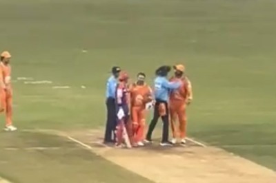 بھارت کے دو معروف کرکٹر گراؤنڈ میں لڑ پڑے، ویڈیو وائرل