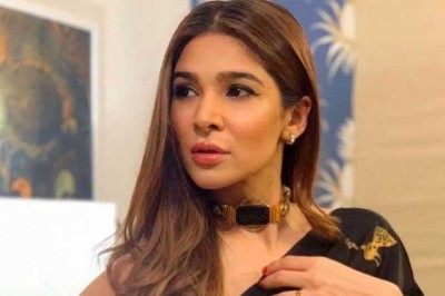 پہلی بار پڑوسی کے باورچی نے نامناسب طریقے سے چھوا تھا، عائشہ عمر