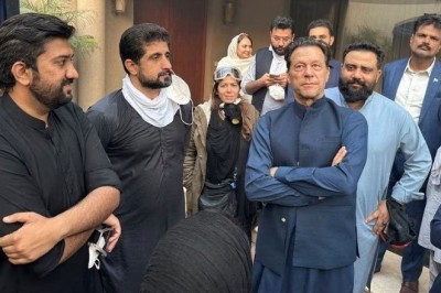 عمران خان نے الیکشن میں حصہ نہ لیا تو 63 فیصد لوگ ووٹ نہیں دیں گے، سروے