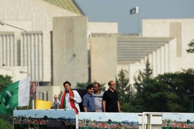 لیول پلیئنگ فیلڈ کیلیے پی ٹی آئی سپریم کورٹ پہنچ گئی