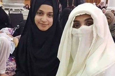 نور بخاری نے سیاسی میدان میں قدم رکھ دیا، ترین پارٹی سے کاغذات نامزدگی جمع کروادیے