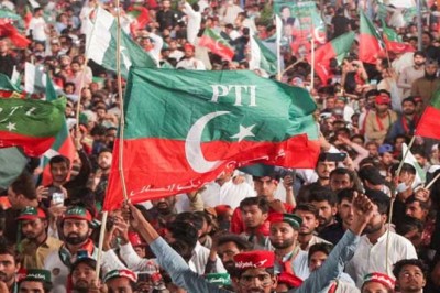 پی ٹی آئی کارکنان کا موجودہ قیادت پر ٹکٹ کروڑوں روپے میں فروخت کرنے کا الزام