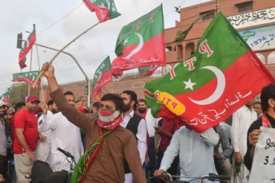 پی ٹی آئی قیادت نے مرکزی سیکٹریٹ میں کارکنان کا داخلہ بند کردیا