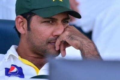 قومی کرکٹ ٹیم کے کپتان کو معمولی غلطی پر پھڑکا دیا جاتا ہے، سرفراز احمد
