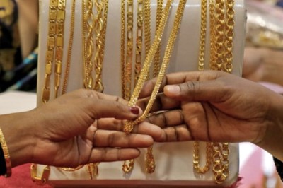 سونے کی قیمت میں بڑا اضافہ، فی تولہ قیمت 2 لاکھ 15 ہزار روپے ہوگئی
