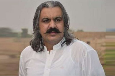 علی امین گنڈا پور کا انتخابی نشان تبدیل کرنے پر ریٹرننگ افسر معطل