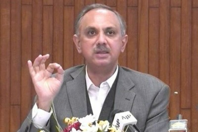 عمر ایوب کے کزن جلسے سے گرفتار، بیٹے اور بھتیجے کی گرفتاری کی بھی کوشش