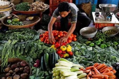 مہنگائی میں کمی کے باوجود پیٹرول، گوشت کی قیمتوں میں اضافہ ریکارڈ