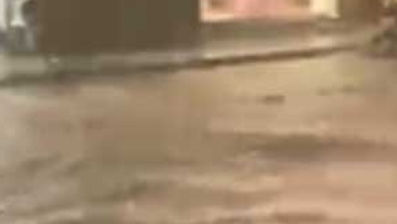 کراچی میں بارش کے باعث اربن فلڈنگ کی صورت حال، کئی علاقوں میں بجلی غائب