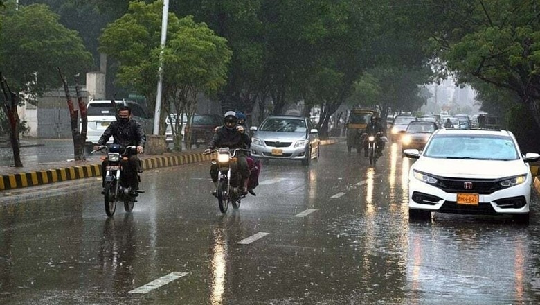 کراچی میں بارش، تین افراد نالوں میں بہہ گئے، 5 بچوں کا محنت کش باپ بھی شامل
