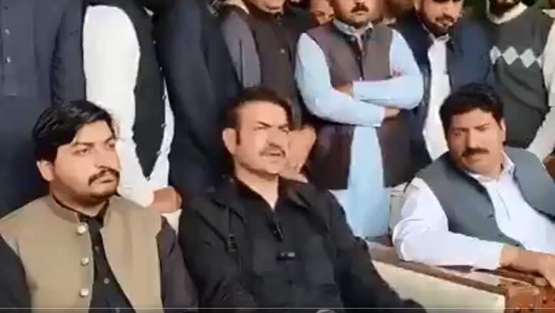 شیر افضل مروت کی پولیس افسران کو دھمکیاں