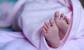 بچہ پیدا کرنے پر والدین کو 3 کروڑ روپے دینے کی پیش کش