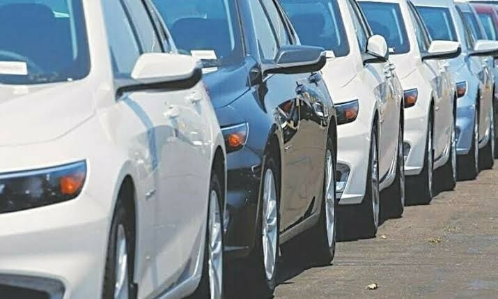 گاڑی خریدنے کے خواہش مند افراد کیلیے بری خبر