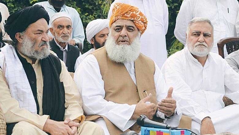 پی ٹی آئی کا مولانا فضل الرحمان سے میڈیا کی موجودگی میں ملاقات سے انکار