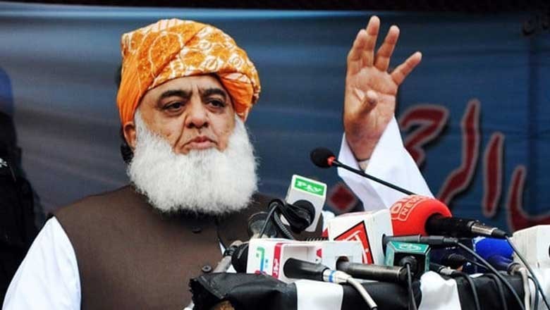 فیض حمید کا نام غلطی سے زبان پر آگیا تھا، فضل الرحمان کا یوٹرن