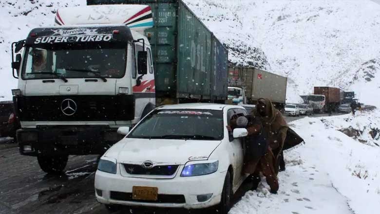 افغانستان میں بارشوں اور شدید برفباری سے دو درجن سے زائد ہلاک، متعدد لاپتہ