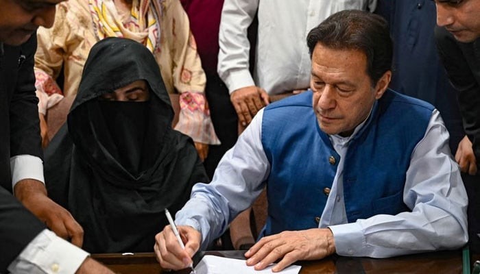 بانی پی ٹی آئی اور بشری بی بی کی ڈھائی ہفتے بعد ملاقات