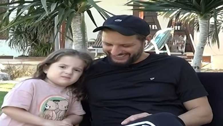 شاہد آفریدی کی بیٹی ٹی وی شو کے دوران سامنے آگئی